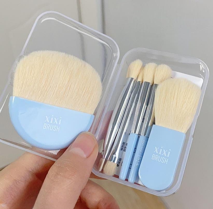 Set Of 4 Candy Makeup Brush Set, Portable Traveling Makeup Brush Set, Beauty Foundation Eye Shadow Tool Makeup Brush Set, Cosmetic Brushes Kit with PVC Case Set Of 4 Candy Makeup Brush Set, Portable Traveling Makeup Brush Set, Beauty Foundation Eye Shadow Tool Makeup Brush Set, Cosmetic Brushes Kit with PVC Case